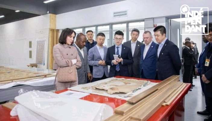 Ali Bongo visite le musée du Palais impérial de Chine et une usine de fournitures militaires