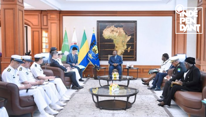Ali Bongo échange avec une délégation conduite par le commandant en chef de la Marine chinoise